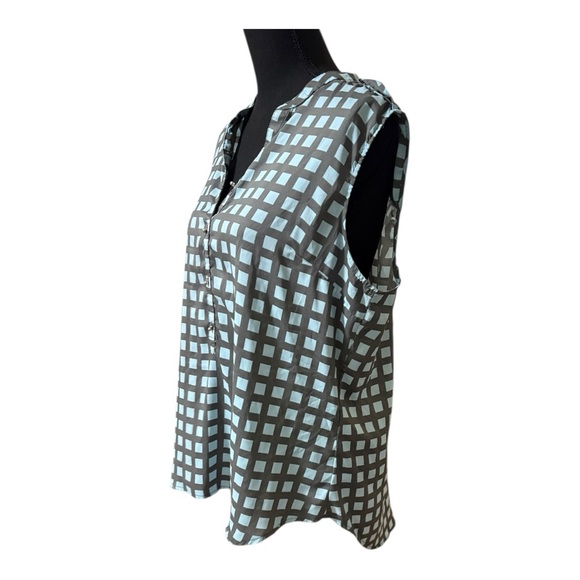 New York & Co sleeveless blouse with a gray and light blue squares size XL - Picture 3 of 5